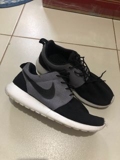 Rush Sale‼️Nike Roshe Run Black