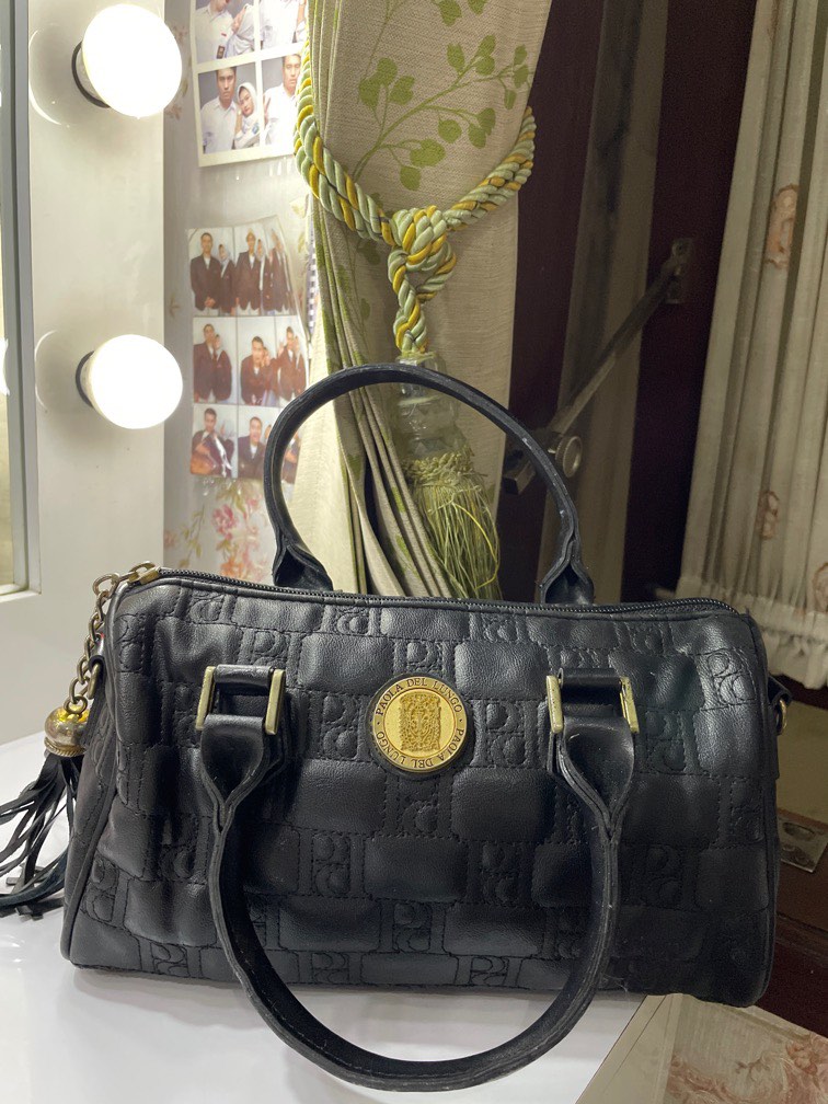 Paola del shop lungo handbags