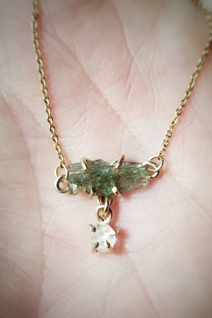 Dainty deals moldavite necklace