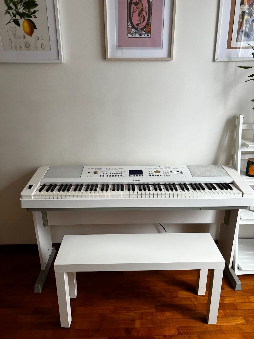 Yamaha dgx store 650 white