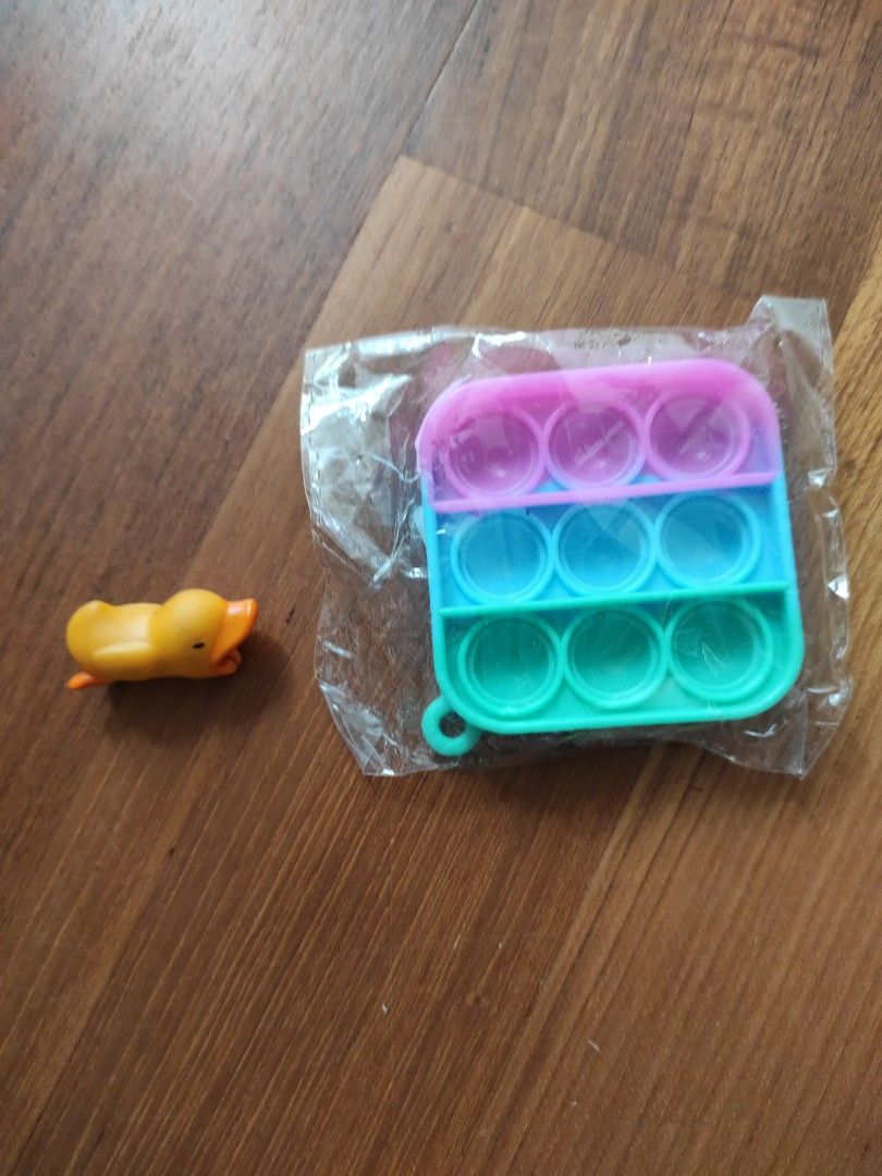 Pop it fidget toy and cable protector (Category: Toys & Collectibles) located in Singapore. Submitted by 255416 (Listing ID 1202711086, Image 1). Description: .