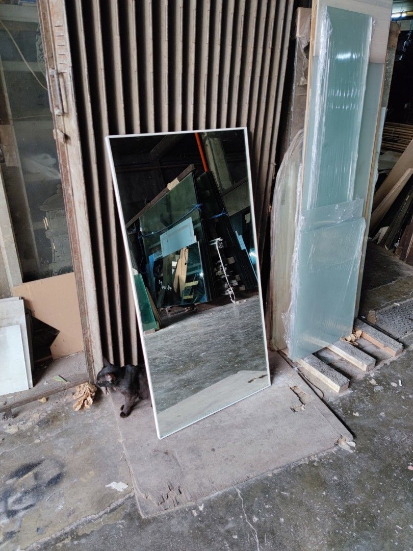Rectangular mirror with frame (Category: Mirrors) located in Malabon City. Submitted by mirrors.ph (Listing ID 1202783622, Image 3). Description: Rectangular mirror with white aluminum frame and plywood backing. Using 6mm thick copper free mirror Size: 2ft x 4ft P2160 Add P200 if with back hook Available colors gold, glossy black, matte black, white and silver aluminum frame. Customize sizes and shapes are welcome..