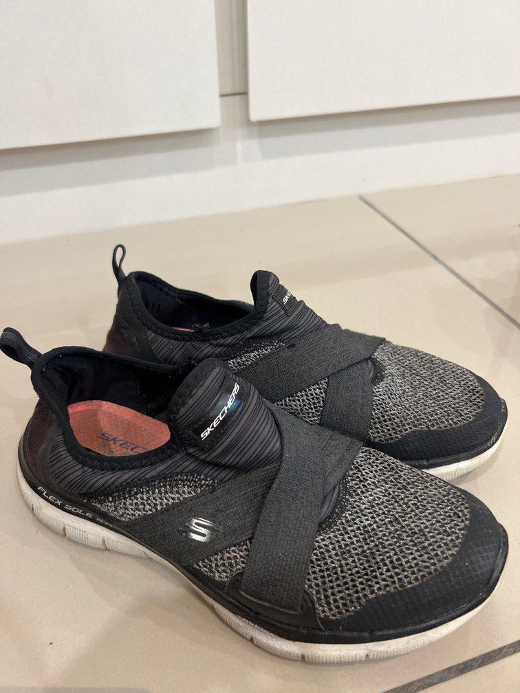 12752 skechers hotsell