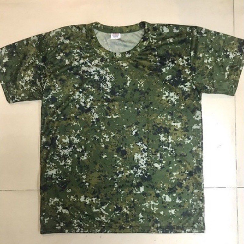 装備のロードアウト、台湾陸軍迷彩。数ヶ月前に徴兵されたときにこの