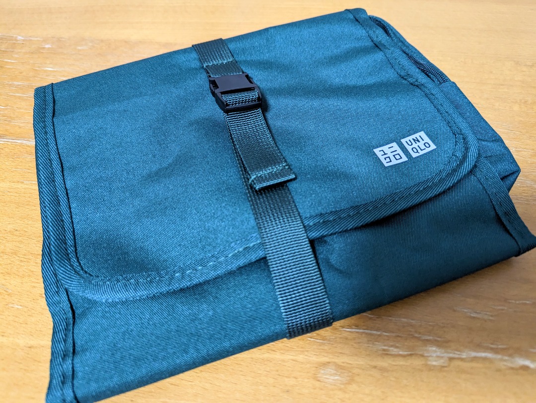 Uniqlo Travel Organizer / Toiletry Bag, Men's Fashion, Bags, Belt bags