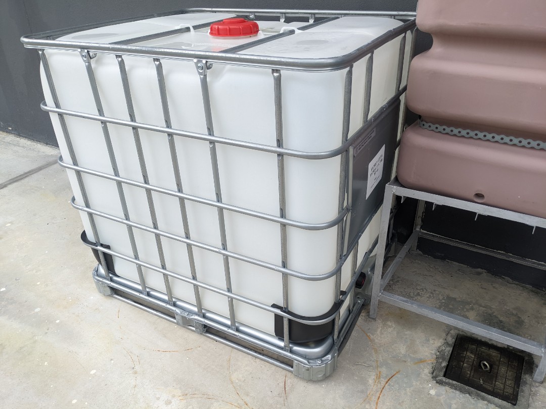 Used empty IBC tank 1000 liters, Everything Else, Others on Carousell