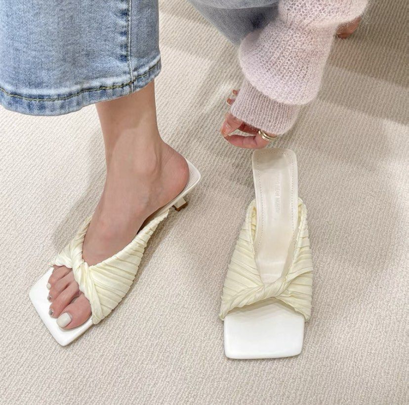 Front tie clearance heels