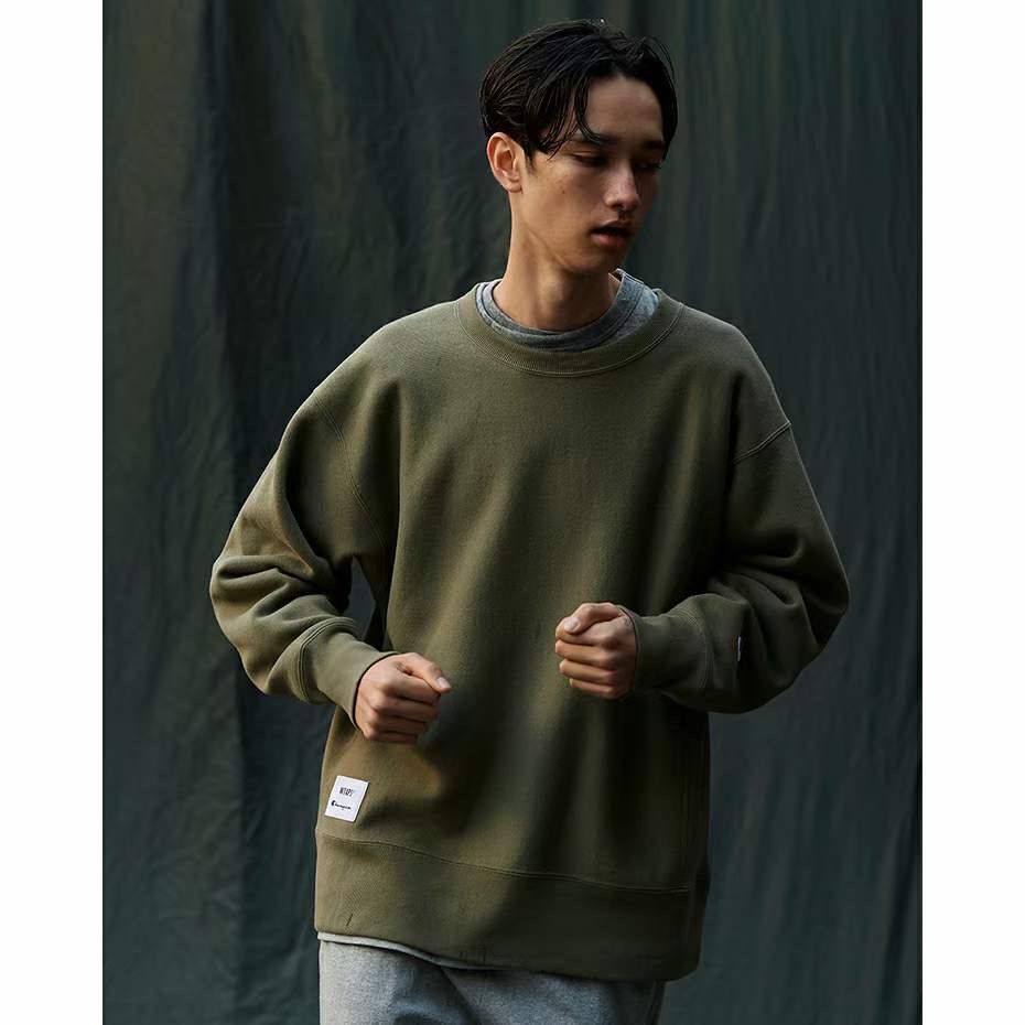 Wtaps x champion sweater, 男裝, 外套及戶外衣服- Carousell