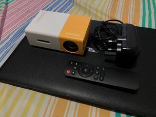 YG-300 Mini HD Projector