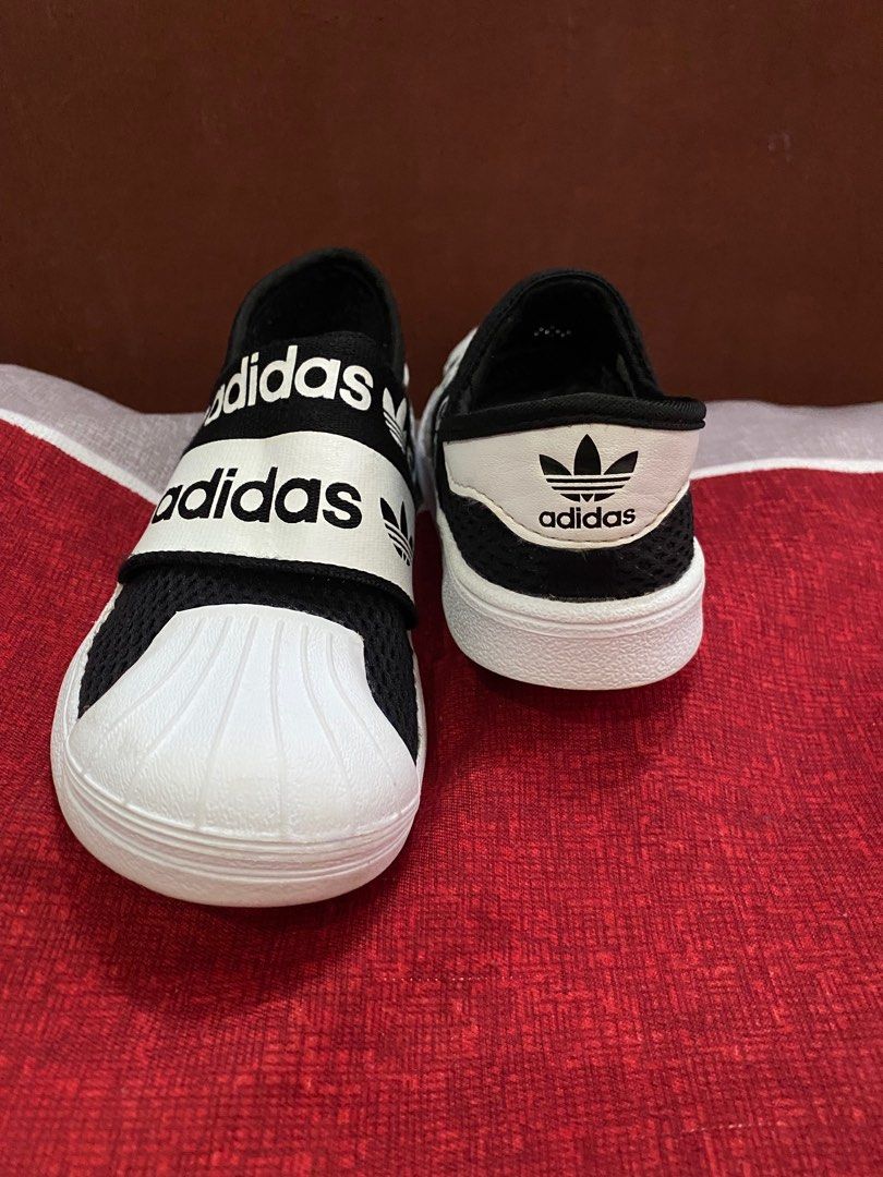 Adidas Superstar SMR 360 (Category: Babies & Kids Fashion) located in Rizal. Submitted by joyceee22 (Listing ID 1202984379, Image 2). Description: PRE-LOVED SUPERSTAR SMR 360 SIZE: 17.5cm.
