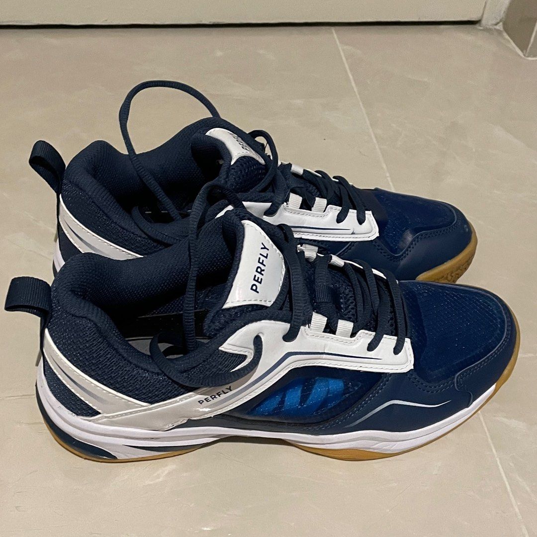 Badminton shoes shop in decathlon