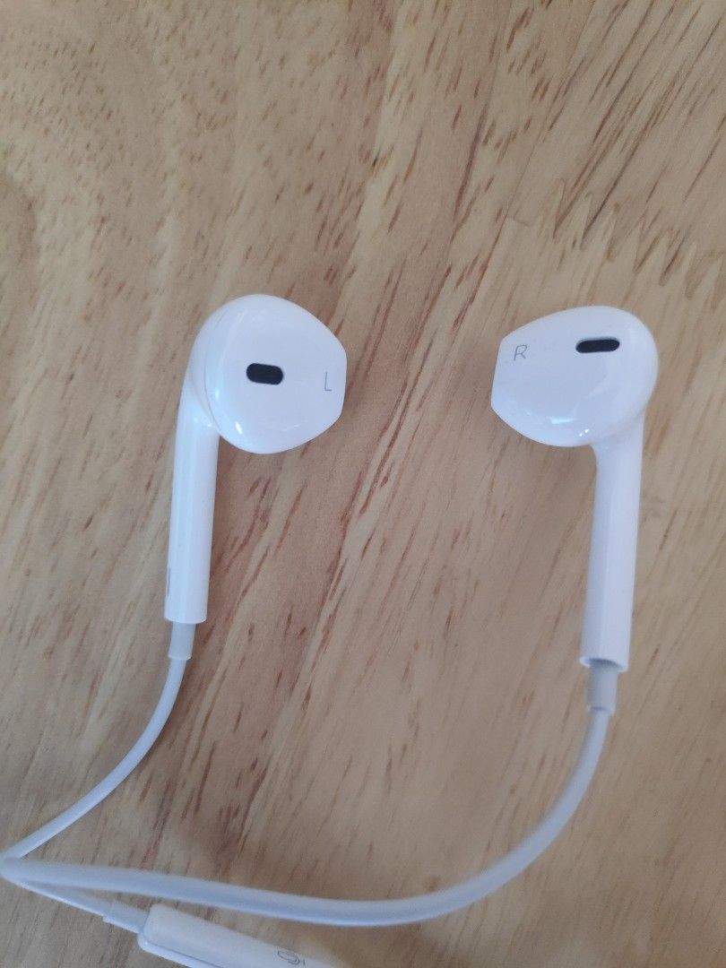 Used earpods on sale