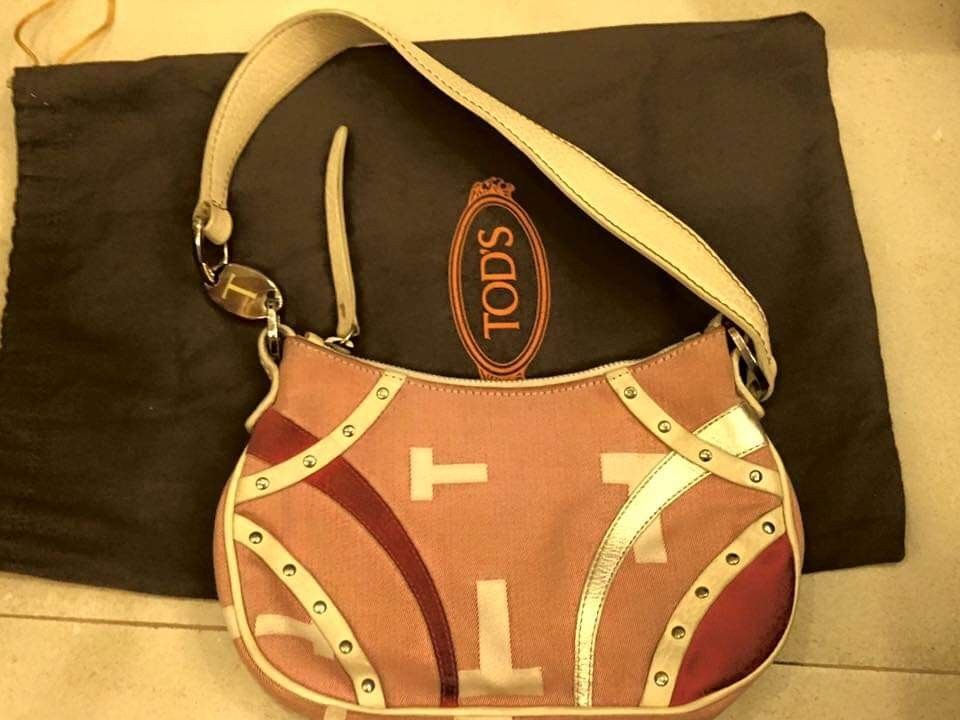 Authentic Tods Tote Pochette bag (Category: Luxury Bags & Wallets) located in Muntinlupa City. Submitted by HHP88 (Listing ID 1202942733, Image 1). Description: see my other listing for more authentic Bally Ferragamo Burberry bags.