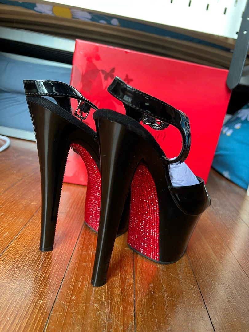 Red bottom top pleasers