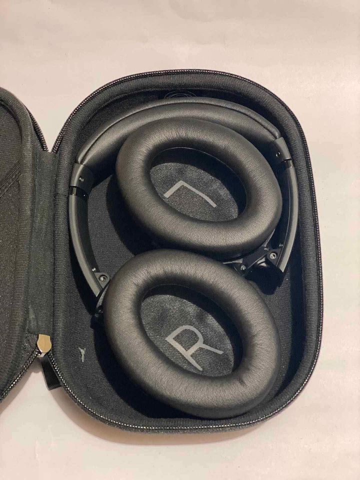 Bose Quiet Comfort 45 (Black) (Category: Headphones & Headsets) located in Manila. Submitted by mikeesonlinestore (Listing ID 1203081713, Image 3). Description: ‼️ PLEASE READ BEFORE INQUIRING ‼️ ✅ October 2022 aqcuired. Very good to like new condition, no issues. Never used personally. ✅These are former display units in a Bose store in the U.S.🇺🇸 This was just literally displayed and was not used for auditioning (Not a demo unit) ✅ With access