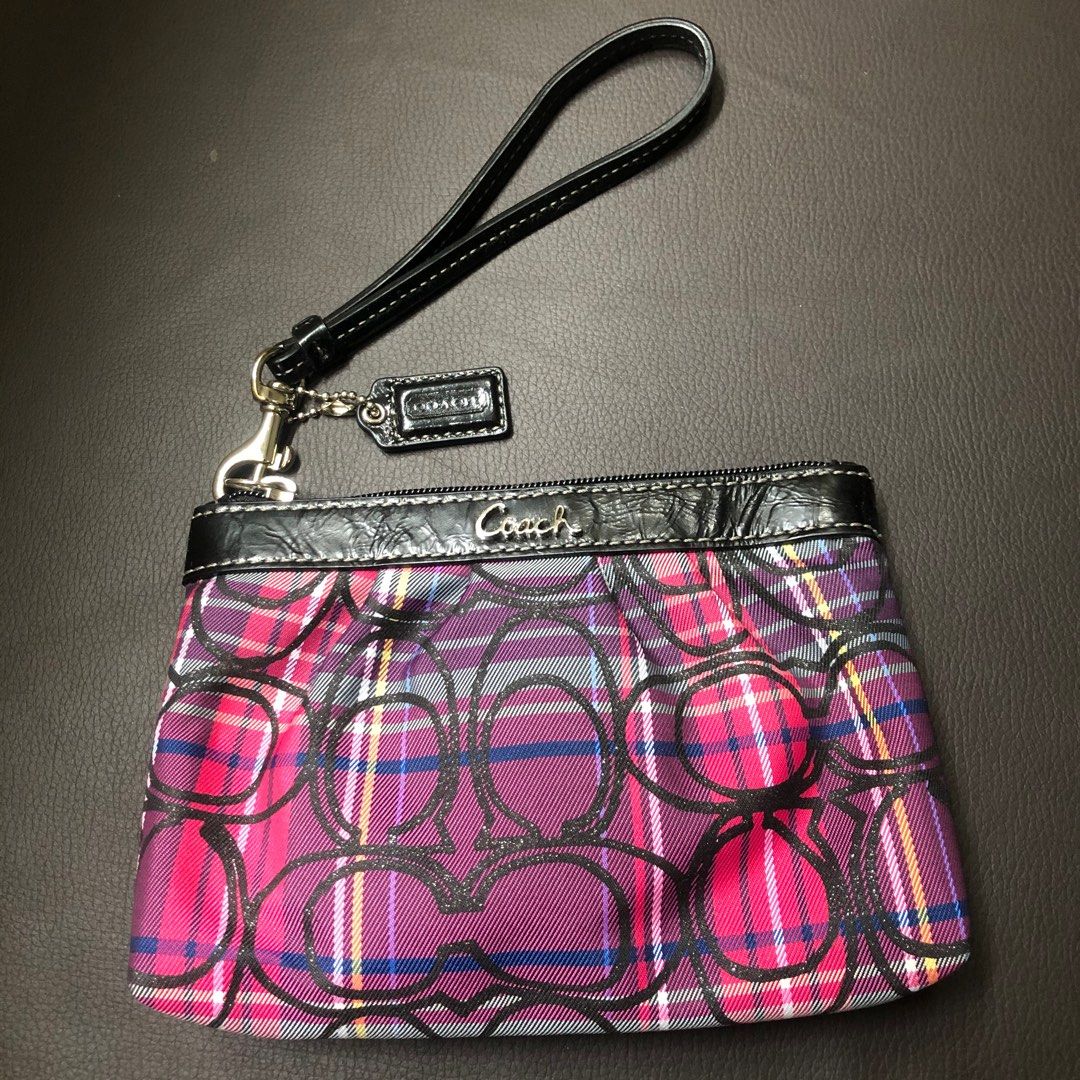 Brand new Coach wristlet wallet Authentic (Category: Luxury Bags & Wallets) located in Pasig City. Submitted by 00shan00 (Listing ID 1200677903, Image 2). Description: 100% Authentic COACH Wristlet wallet. Bought from US Pasig Location Can do shipping of delivery via Lalamove/Grab Payment thru Gcash or Bank Fransfer or COD.
