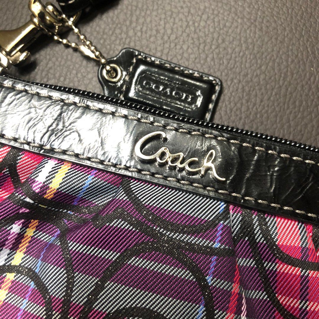 Brand new Coach wristlet wallet Authentic (Category: Luxury Bags & Wallets) located in Pasig City. Submitted by 00shan00 (Listing ID 1200677903, Image 3). Description: 100% Authentic COACH Wristlet wallet. Bought from US Pasig Location Can do shipping of delivery via Lalamove/Grab Payment thru Gcash or Bank Fransfer or COD.