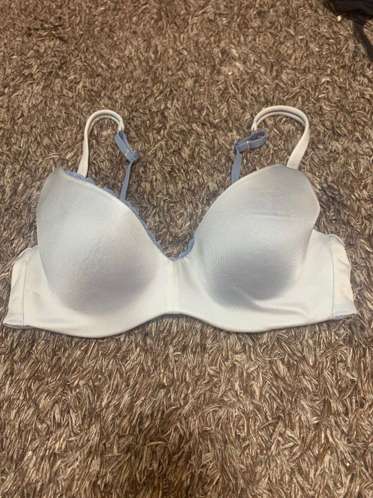 Branded padded cup bra no wire size 34B, Women's Fashion, Undergarments &  Loungewear on Carousell