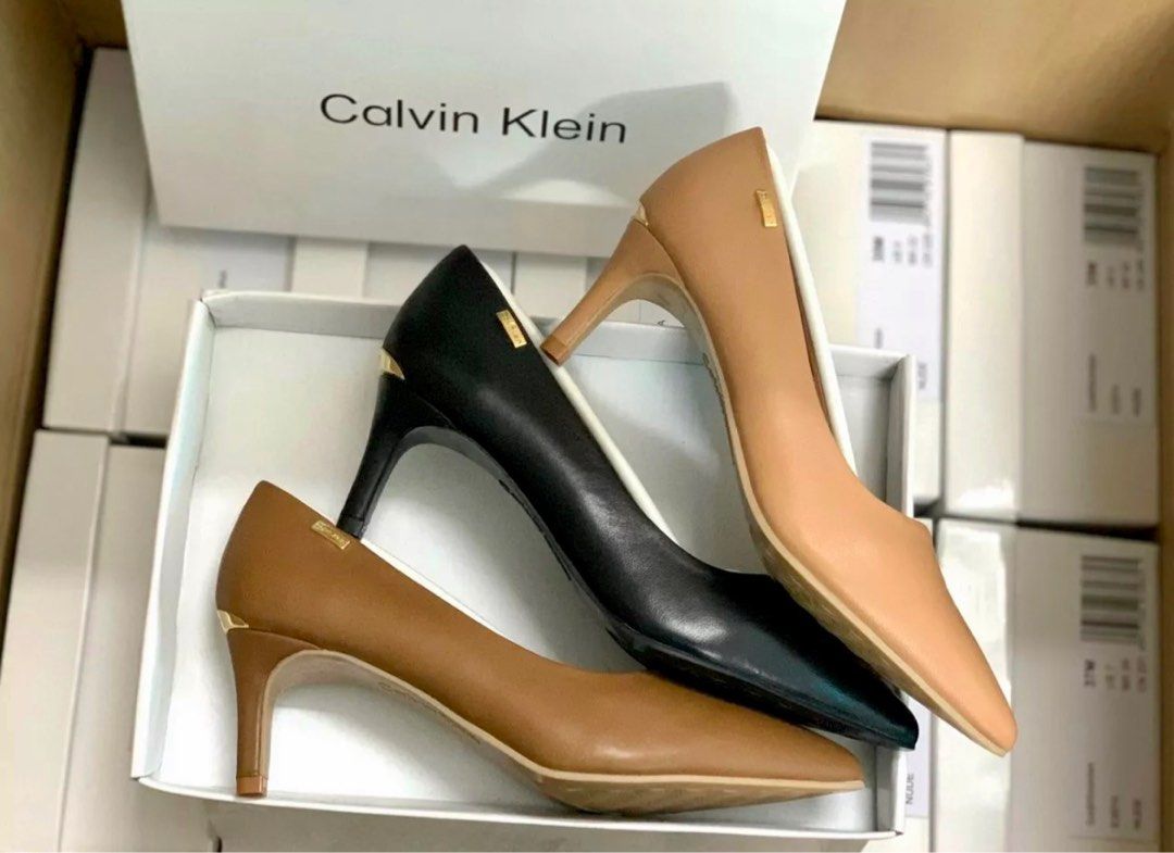 Calvin klein on sale gayle pumps caramel