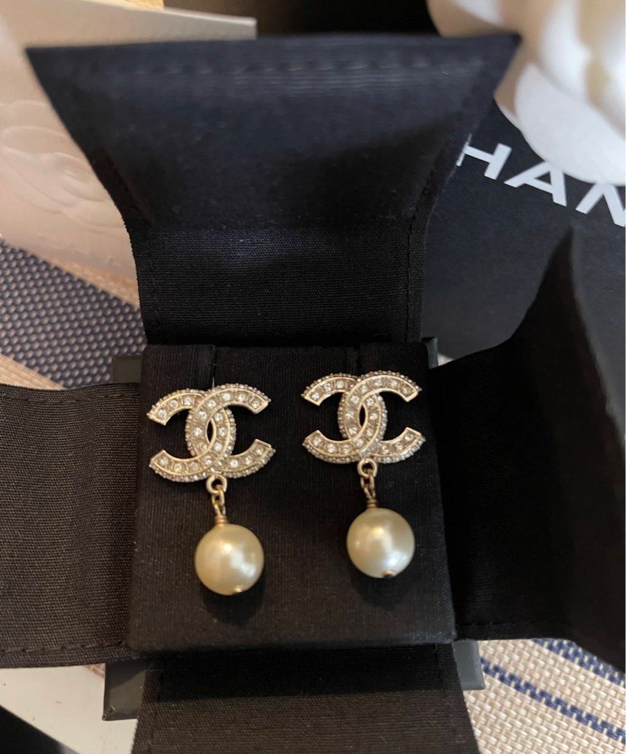 CHANEL CLASSIC EARRING WITH PEARL, Women's Fashion, & Organisers, Earrings on Carousell