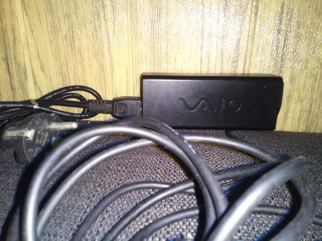 Charger Laptop Sony Vaio 19,5Volt 4,7A, Elektronik, Bagian Komputer