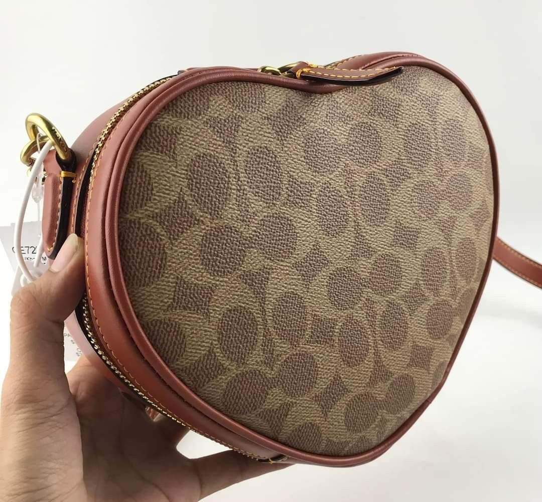 Coach Heart Crossbody In Signature Canvas, Women's Fashion, Bags