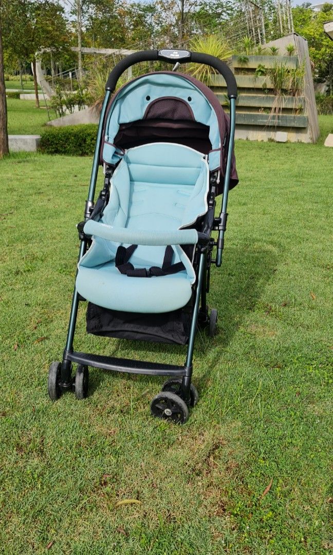 Combi Cozy Ultra Light Weight Stroller