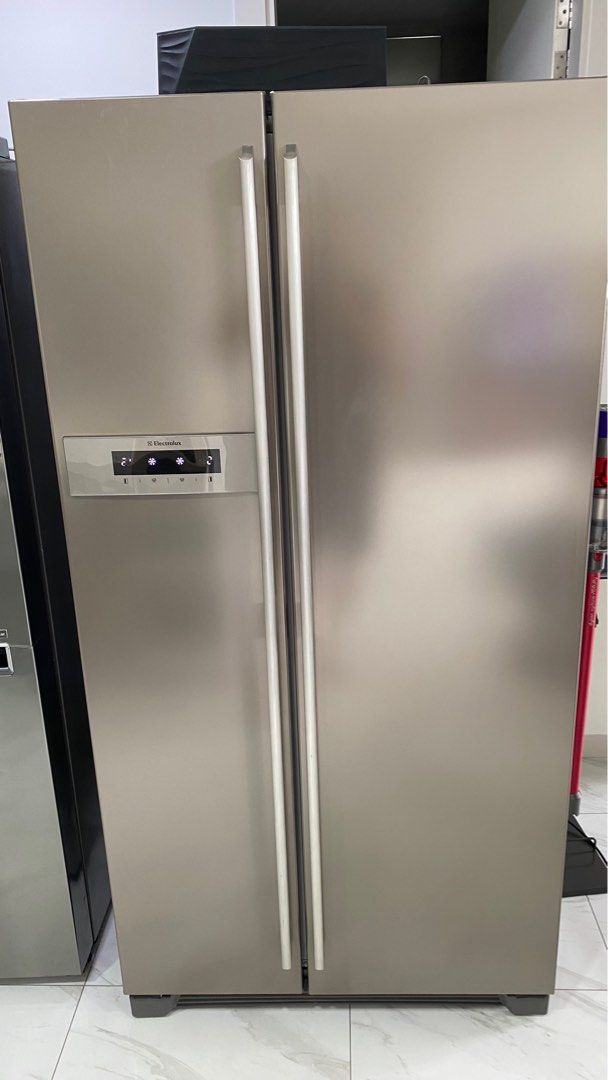 Electrolux side by side 620L refrigerator, TV & Home Appliances