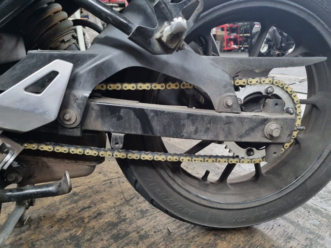 FZS V3 Chain & Sprocket, Motorcycles, Motorcycle Accessories on Carousell