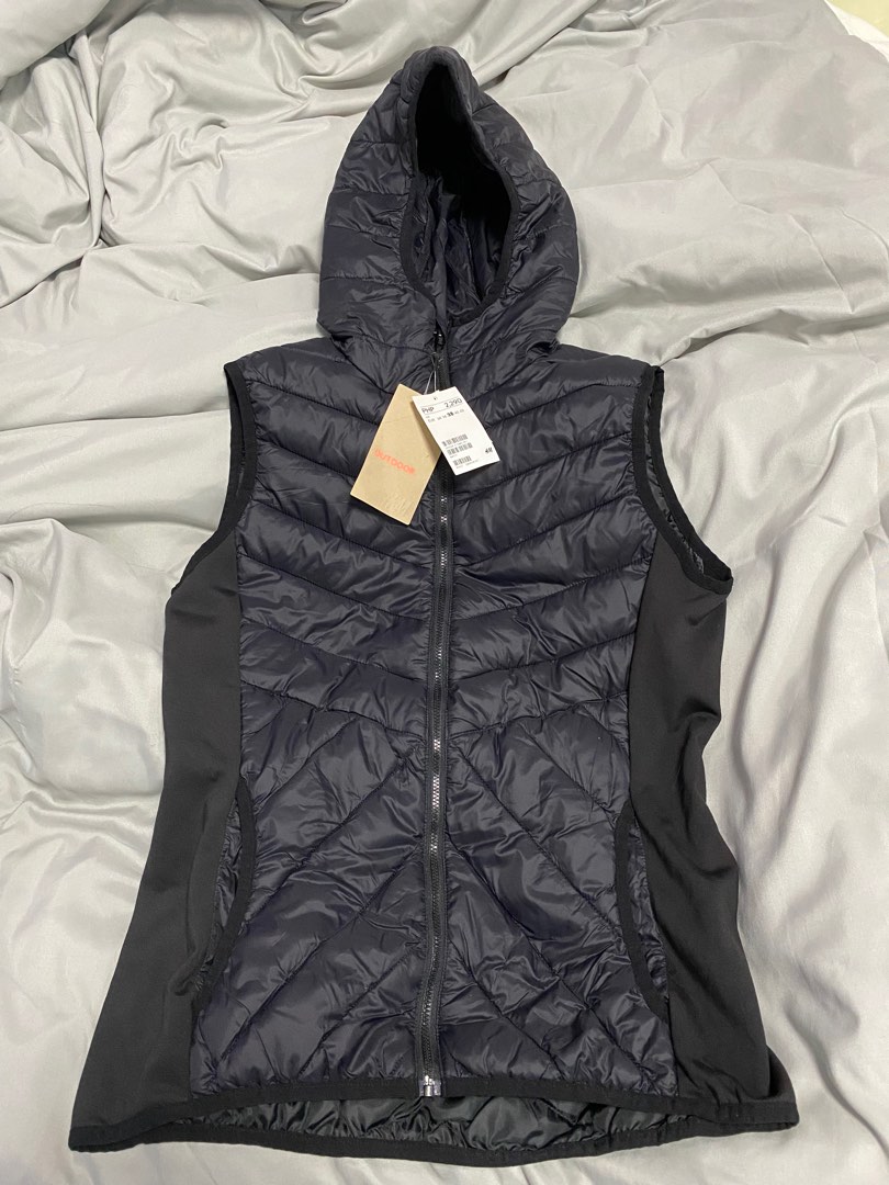 H&M Black Puffer Vest, Women's Fashion, Coats, Jackets and Outerwear on Carousell