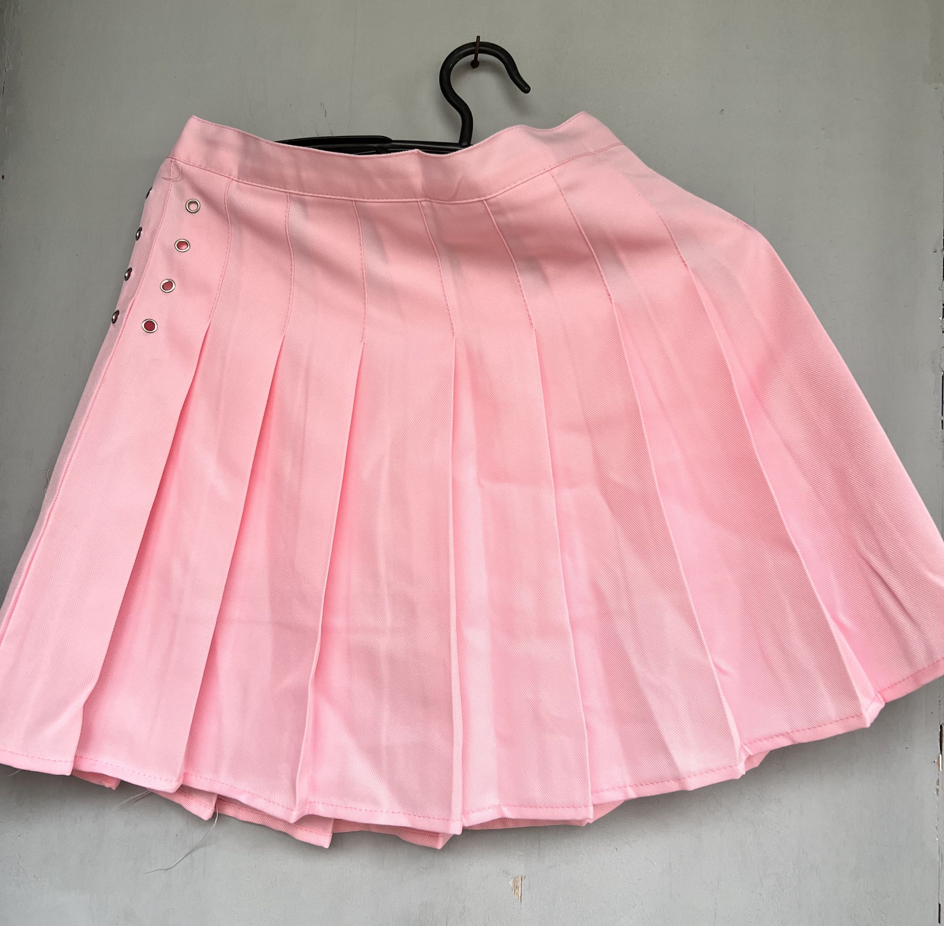 Korean pleated skirt, Women's Fashion, Bottoms, Skirts on Carousell