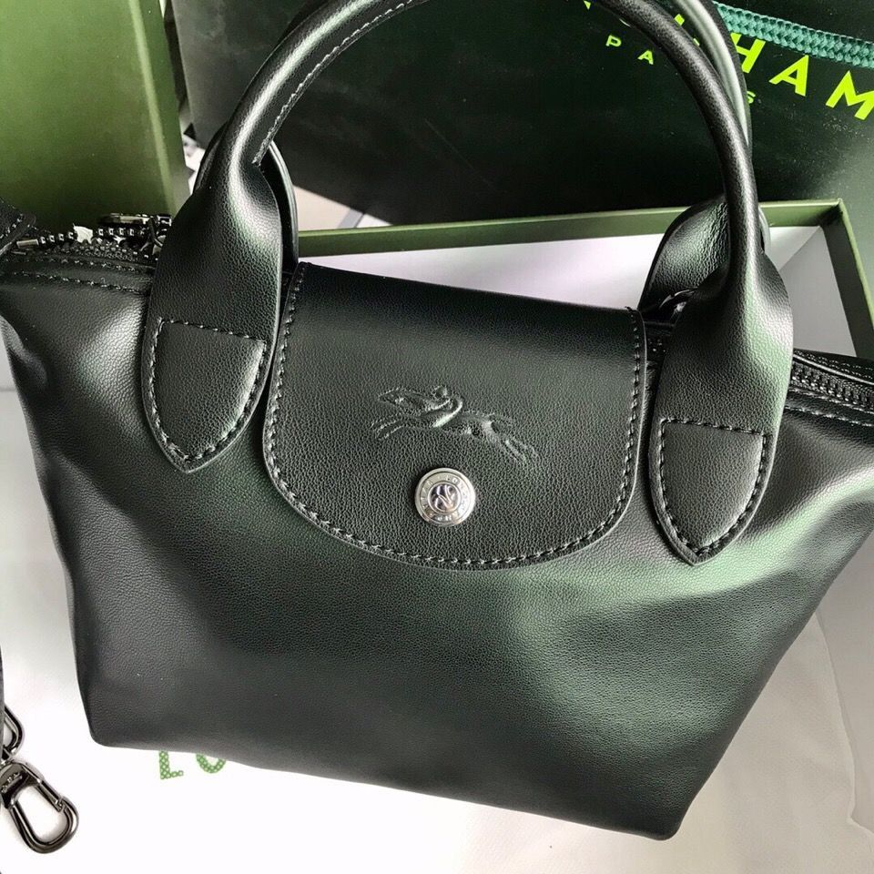 Longchamp Le Pliage mini cuir, Women's Fashion, Bags & Wallets, Purses &  Pouches on Carousell