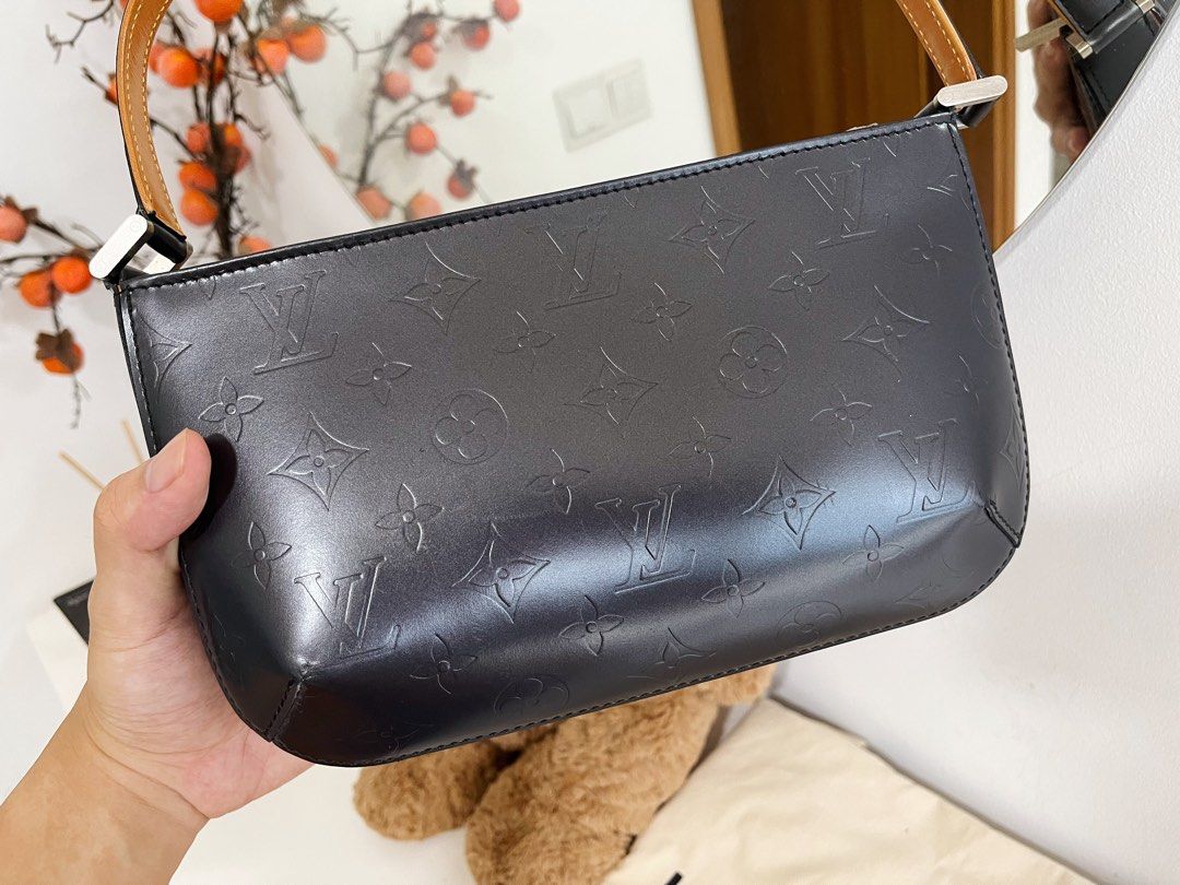 Louis Vuitton LV Vintage Mat Fowler Shoulder Bag, Luxury, Bags & Wallets on  Carousell