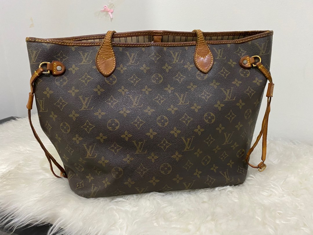 AUTHENTIC LOUIS VUITTON NEVERFULL DAMIER AZUR CANVAS  GM SIZE VINTAGE SO  NOT FOR FUSSY BUYERS  TRIMS CAN BE RESTORED  CLEANED AT BAGSPA  NOW  RETAILS RM 6900 Luxury Bags  Wallets on Carousell