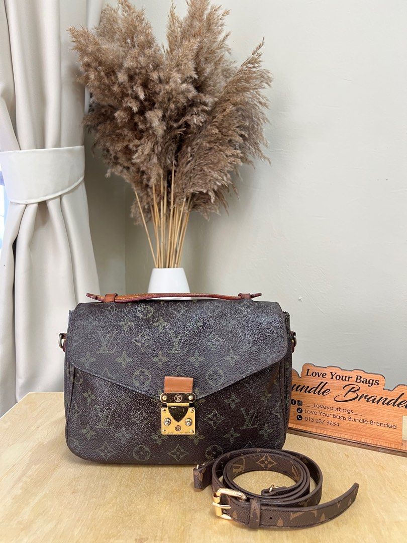 JZC7555 Reverse Monogram Metis Pochette, Luxury, Bags & Wallets on Carousell