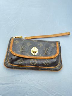 (Category: ) located in . Submitted by luxlabels (Listing ID 1203008259, Image 1). Description: .