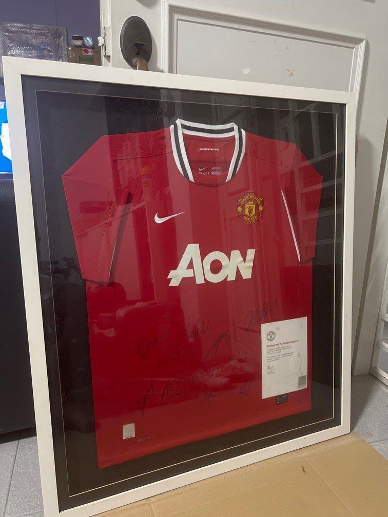 Manchester United 2011-12 Team Jersey with 11 Signature., Hobbies ...