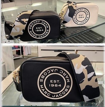 Marc Jacobs Logo strap snapshot small camera bag, Women's Fashion, Bags &  Wallets, Cross-body Bags on Carousell