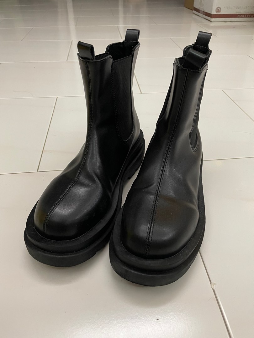 Matte black chelsea boots on sale