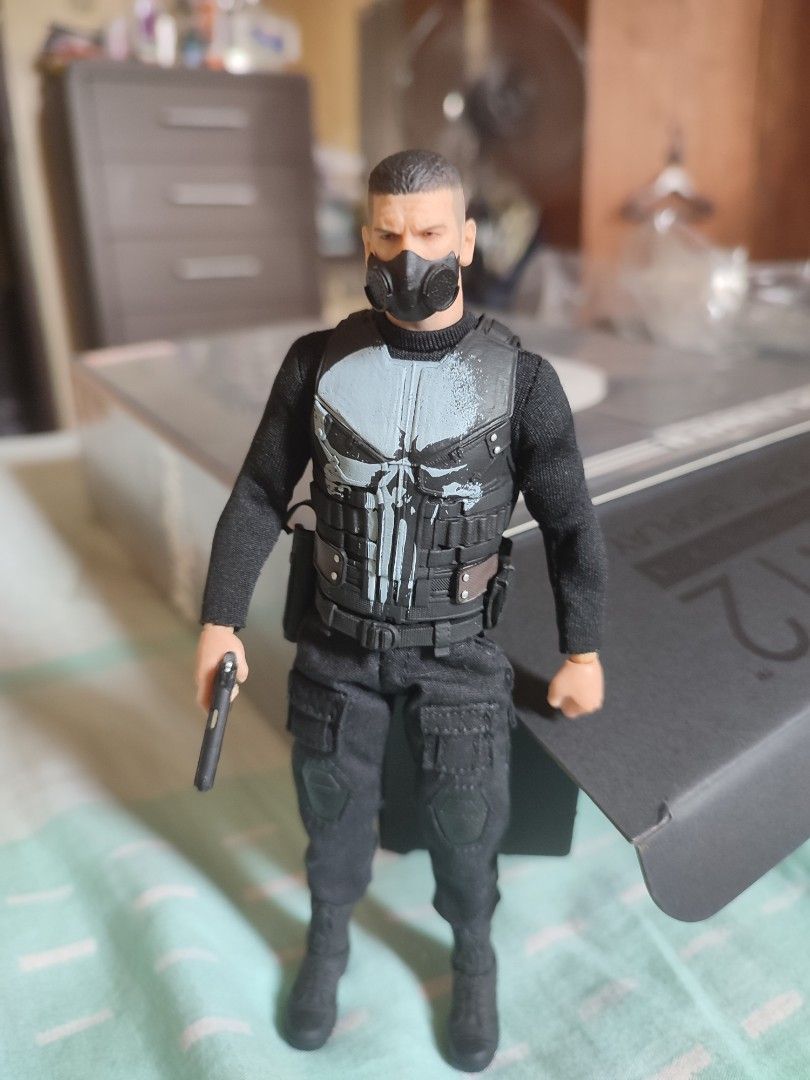 Punisher netflix mezco on sale