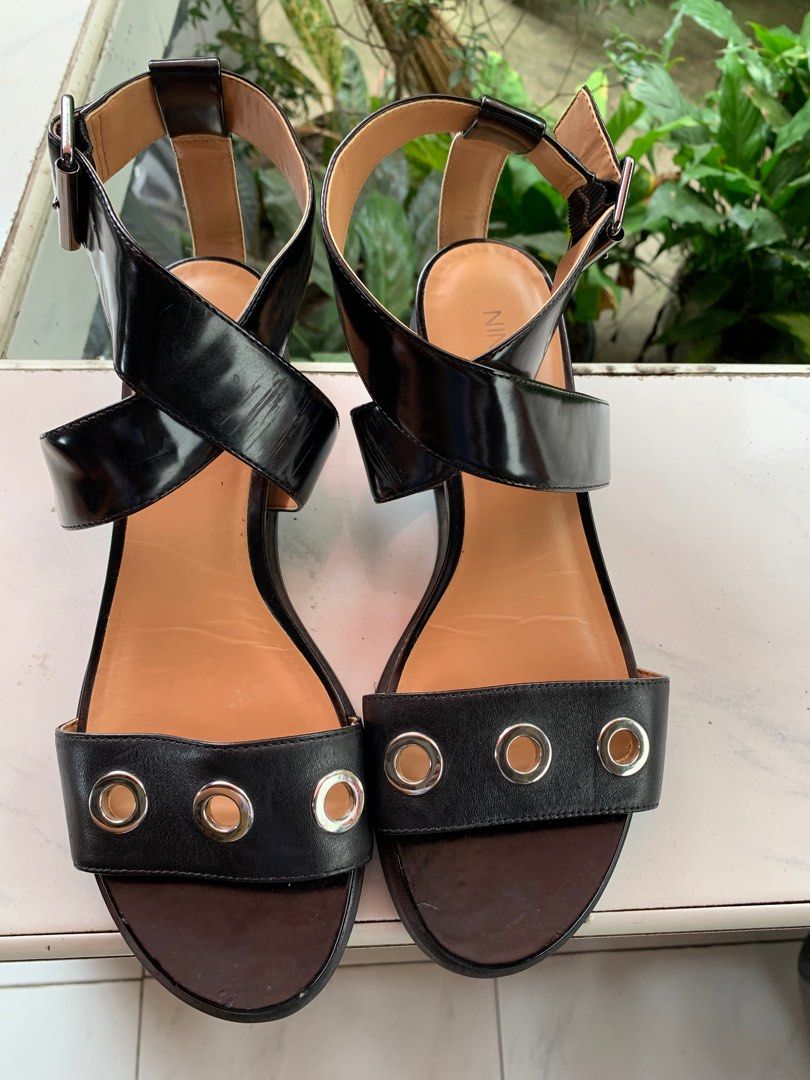 Nine West Malbeco sandals (Category: Flats & Sandals) located in Batangas. Submitted by rafaelconcha (Listing ID 1202955451, Image 1). Description: for sale: original nine west malbeco sandals size: US 7.5 rfs: hindi na po nagagamit may scratches po..yun lang po ang issue..😊.