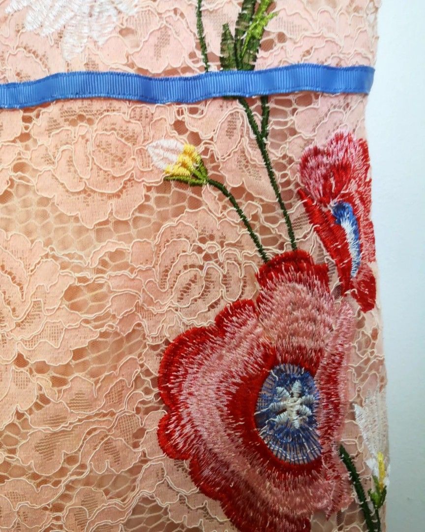 Paperdolls blush pink lace dress, Women's Fashion, Dresses & Sets