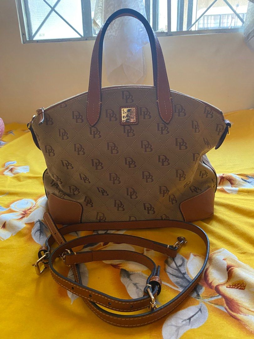 D & b bags store
