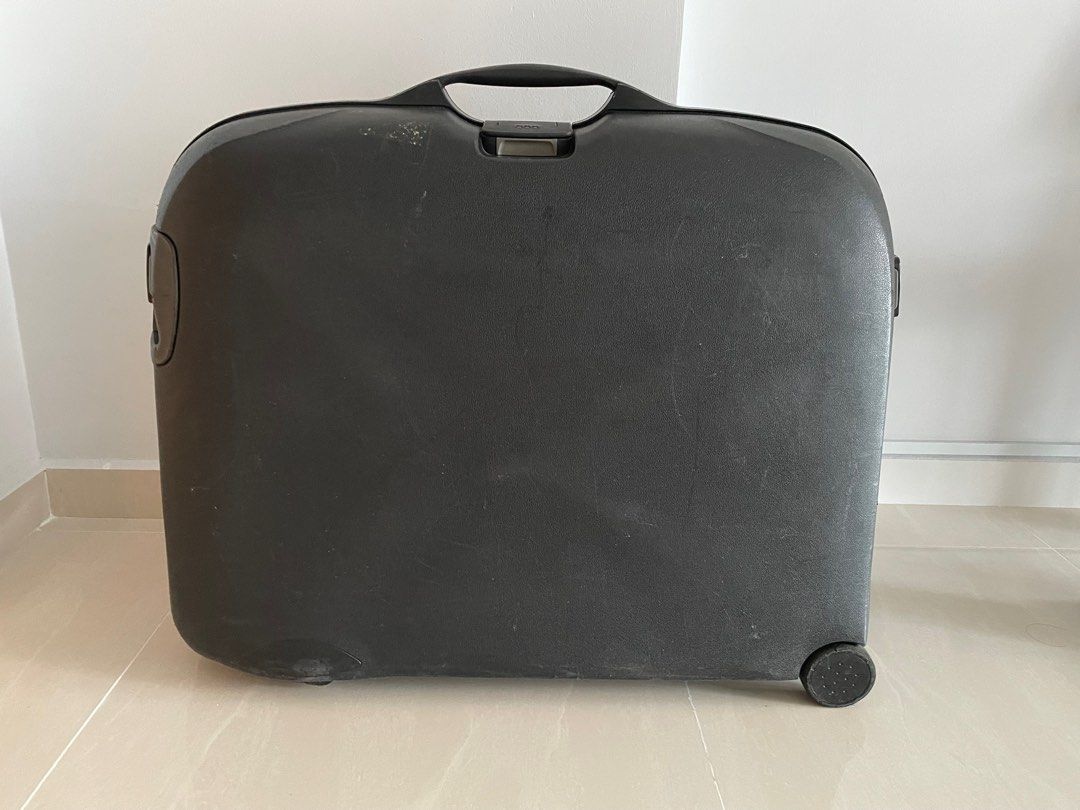 Samsonite Hard Case with 3 original keys 4 wheels Sturdy Case Made in