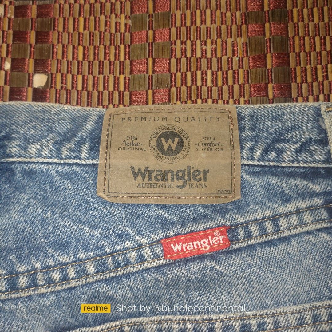 Seluar Jeans Wrangler Regular Fit Saiz 32, Men's Fashion, Bottoms, Jeans on  Carousell
