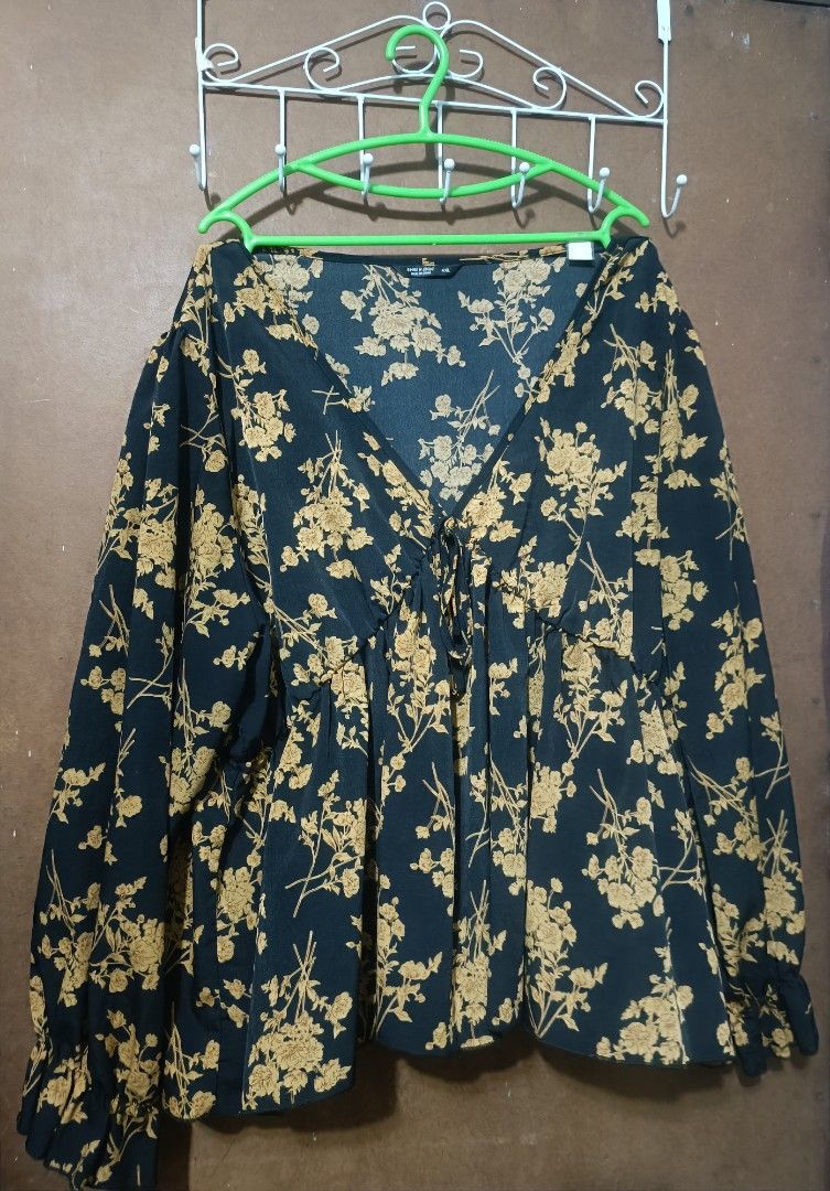 Shein Curve Peplum Blouse (4XL) (Category: Blouses) located in San Jose del Monte. Submitted by kermithedoc (Listing ID 1203086974, Image 2). Description: Get this peplum blouse for an affordable price! Rfs: Transitioning to wfh Size: 4XL The print is similar to the last posted photo. 🛺 SHIPPING: Only available for grab/lalamove The product will be from BGC (our office).