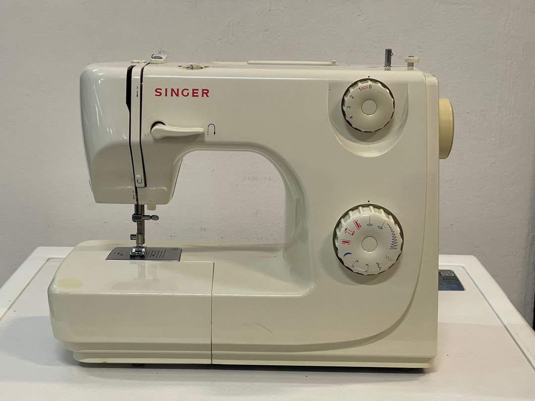 SINGER 8280 SEWING MACHINE, Hobbies & Toys, Stationery & Craft ...