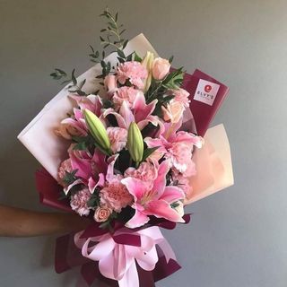 Stargazer carnation flower bouquet delivery