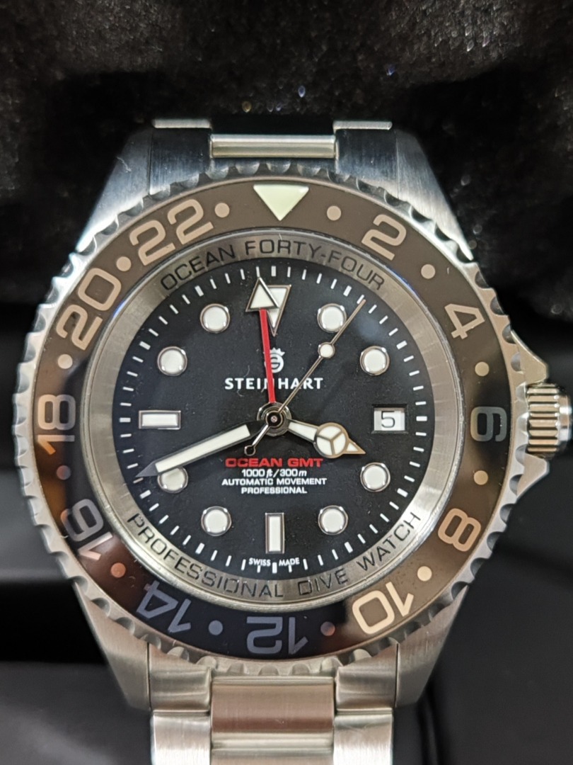 steinhart Ocean 44 GMT BLACK Ceramic Diver Watch, 男裝, 手錶及配件
