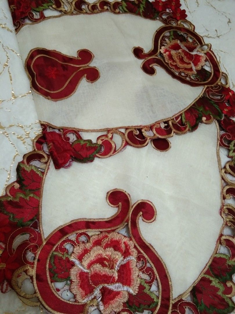 table mat (Category: Carpets, Mats & Flooring) located in Quezon City. Submitted by cocooo18 (Listing ID 1203040759, Image 1). Description: bnew no issue nsa nakapost na ang size2 pcs kung dalawa ang get nyo 180 each nalang😊.